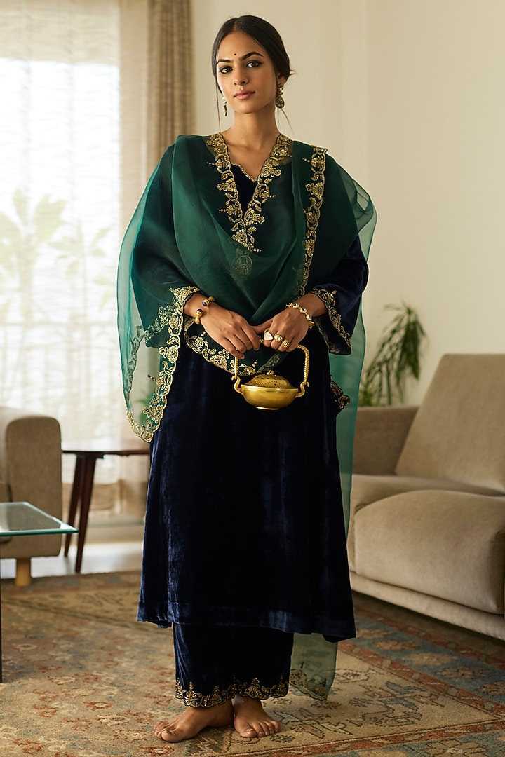 Blue Velvet Hand Embroidered Kurta Set by Sarang Kaur at Pernia's Pop Up Shop