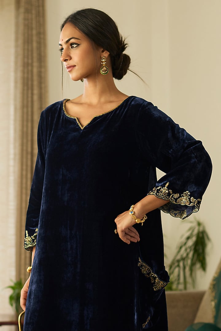 Blue Velvet Hand Embroidered Kurta Set by Sarang Kaur at Pernia's Pop Up Shop