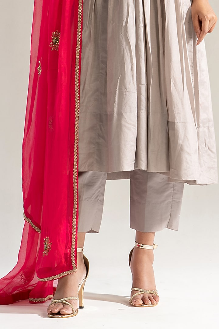 Beige Grey Mul Silk Embroidered Kurta Set by Sareeka H & Mukkta Dograa at Pernia's Pop Up Shop