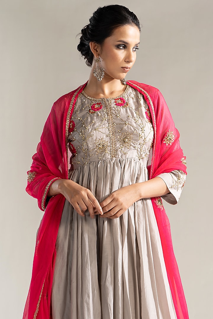 Beige Grey Mul Silk Embroidered Kurta Set by Sareeka H & Mukkta Dograa at Pernia's Pop Up Shop