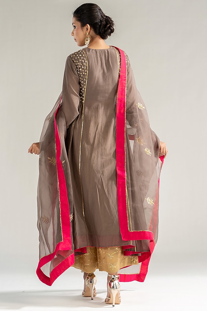 Ash Mul Silk Embroidered Kalidar Kurta Set by Sareeka H & Mukkta Dograa at Pernia's Pop Up Shop