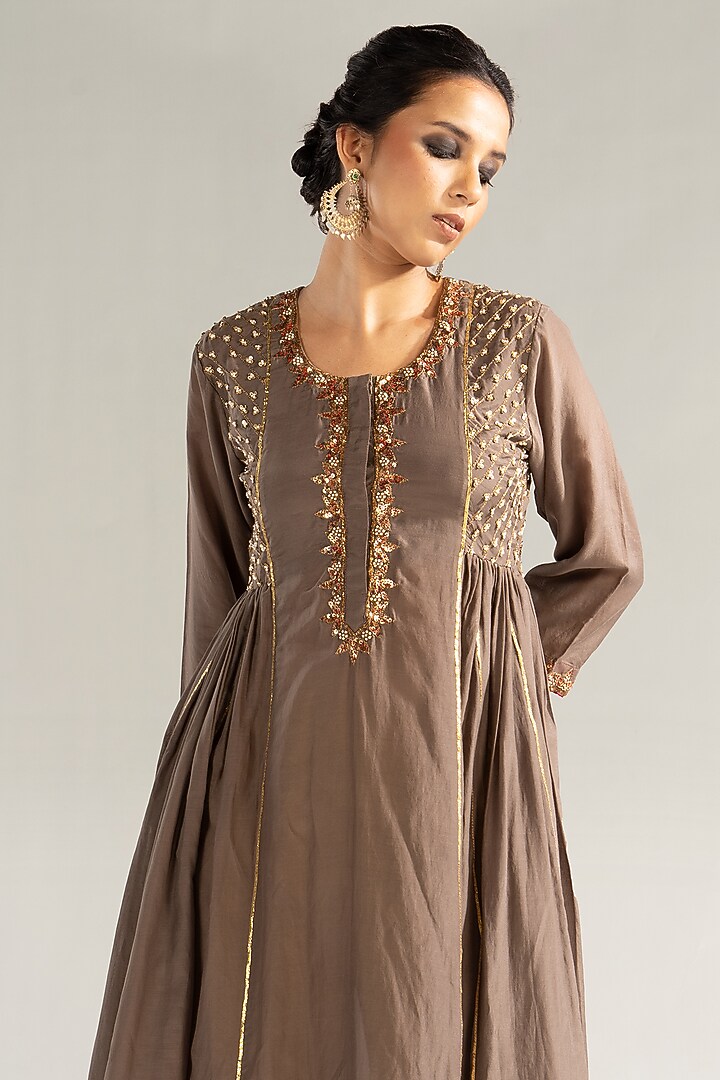 Ash Mul Silk Embroidered Kalidar Kurta Set by Sareeka H & Mukkta Dograa at Pernia's Pop Up Shop