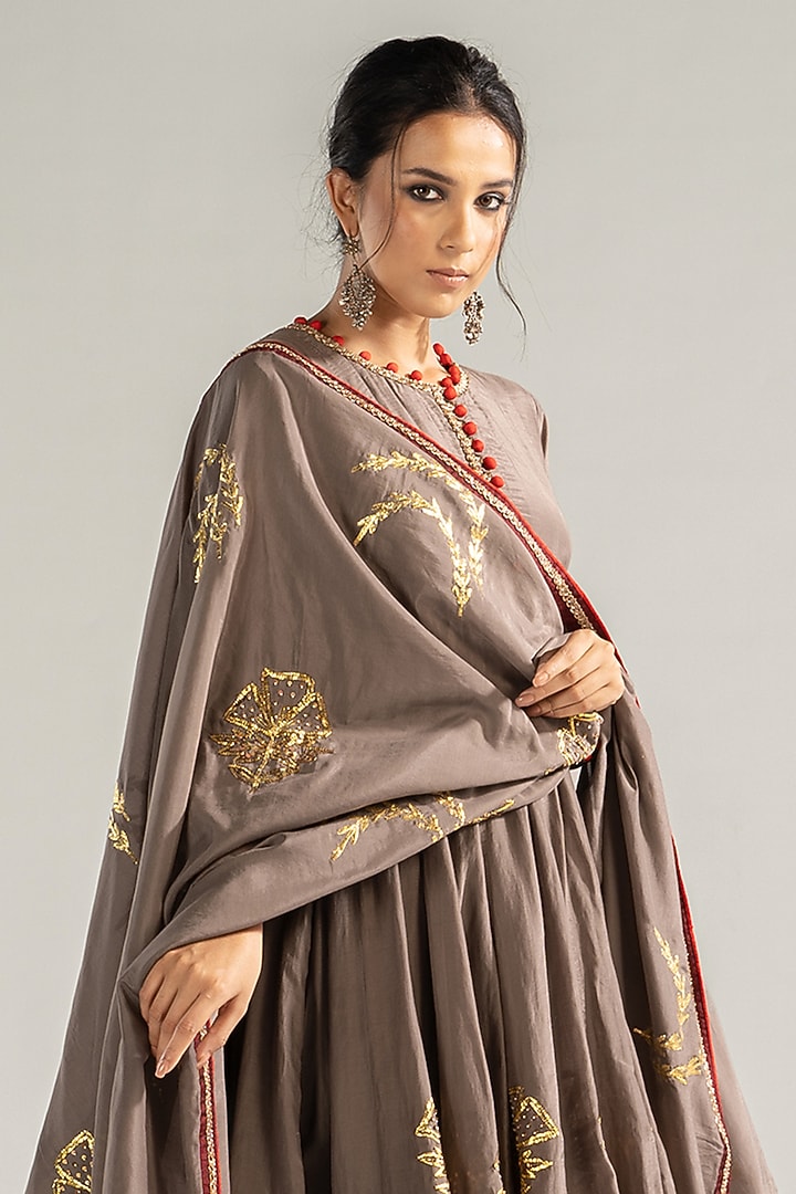 Ash Mul Silk Embroidered Kalidar Kurta Set by Sareeka H & Mukkta Dograa at Pernia's Pop Up Shop