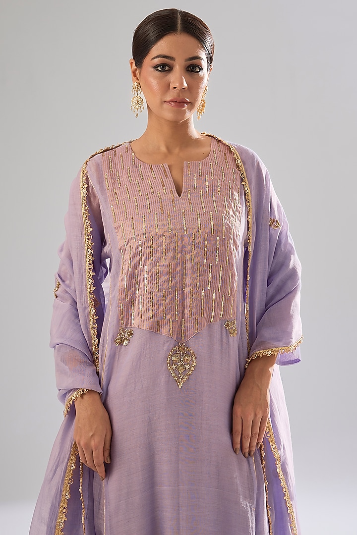 Mauve Chanderi Hand Embroidered Kurta Set by Sareeka H & Mukkta Dograa at Pernia's Pop Up Shop