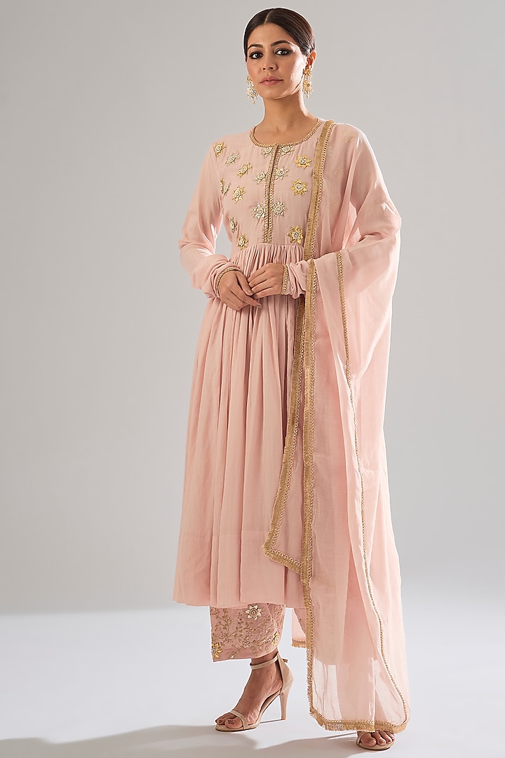 Nude Pink Cotton Gota Work Kurta Set by Sareeka H & Mukkta Dograa at Pernia's Pop Up Shop