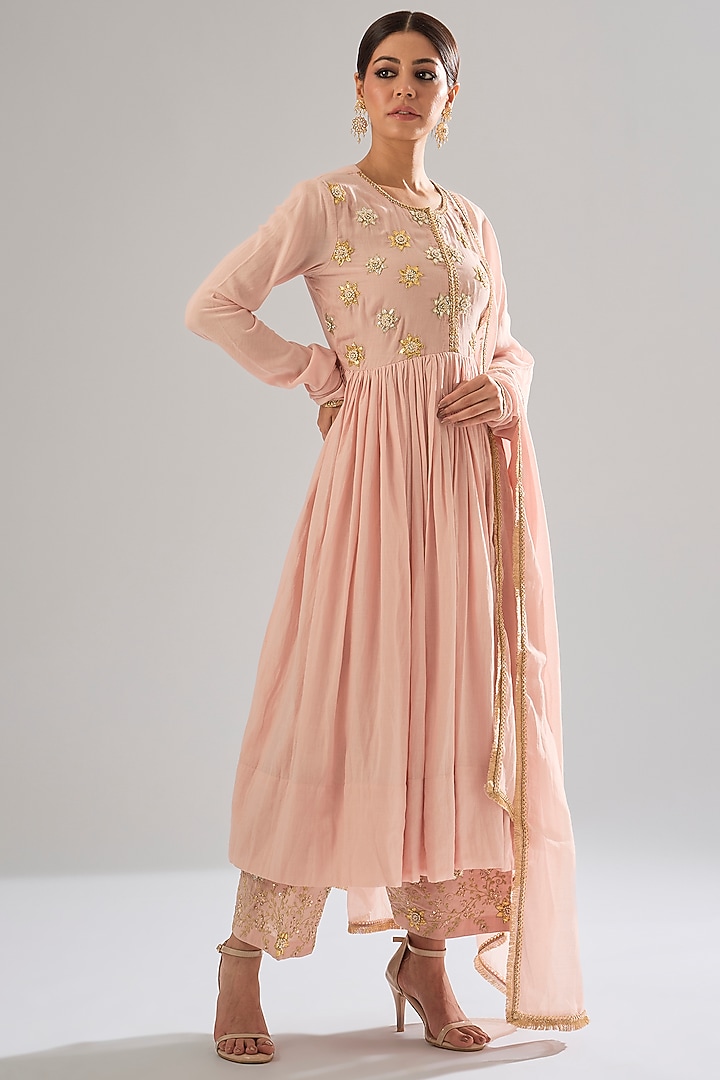 Nude Pink Cotton Gota Work Kurta Set by Sareeka H & Mukkta Dograa at Pernia's Pop Up Shop