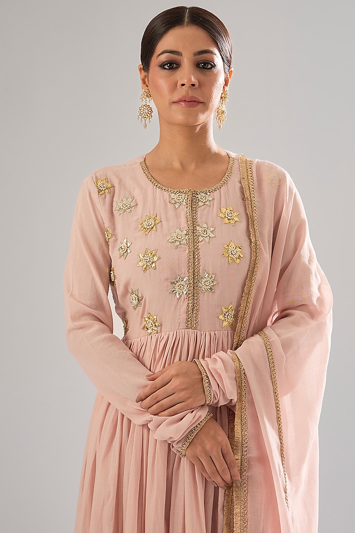 Nude Pink Cotton Gota Work Kurta Set by Sareeka H & Mukkta Dograa at Pernia's Pop Up Shop