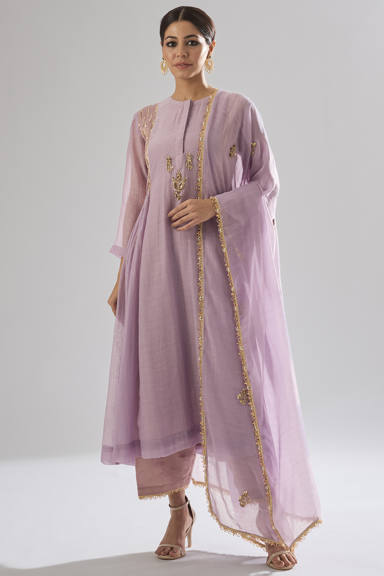 Mauve Chanderi Hand Embroidered Kurta Set by Sareeka H & Mukkta Dograa at Pernia's Pop Up Shop