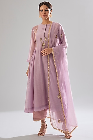 Mauve Chanderi Hand Embroidered Kurta Set by Sareeka H & Mukkta Dograa