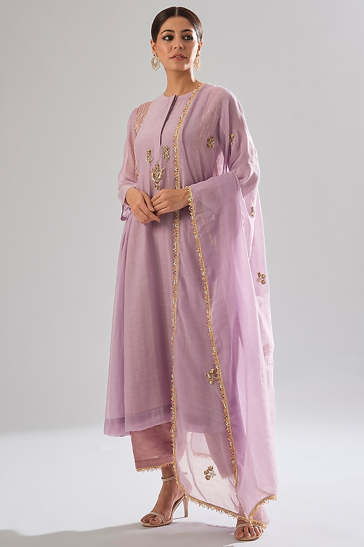 Mauve Chanderi Hand Embroidered Kurta Set by Sareeka H & Mukkta Dograa at Pernia's Pop Up Shop