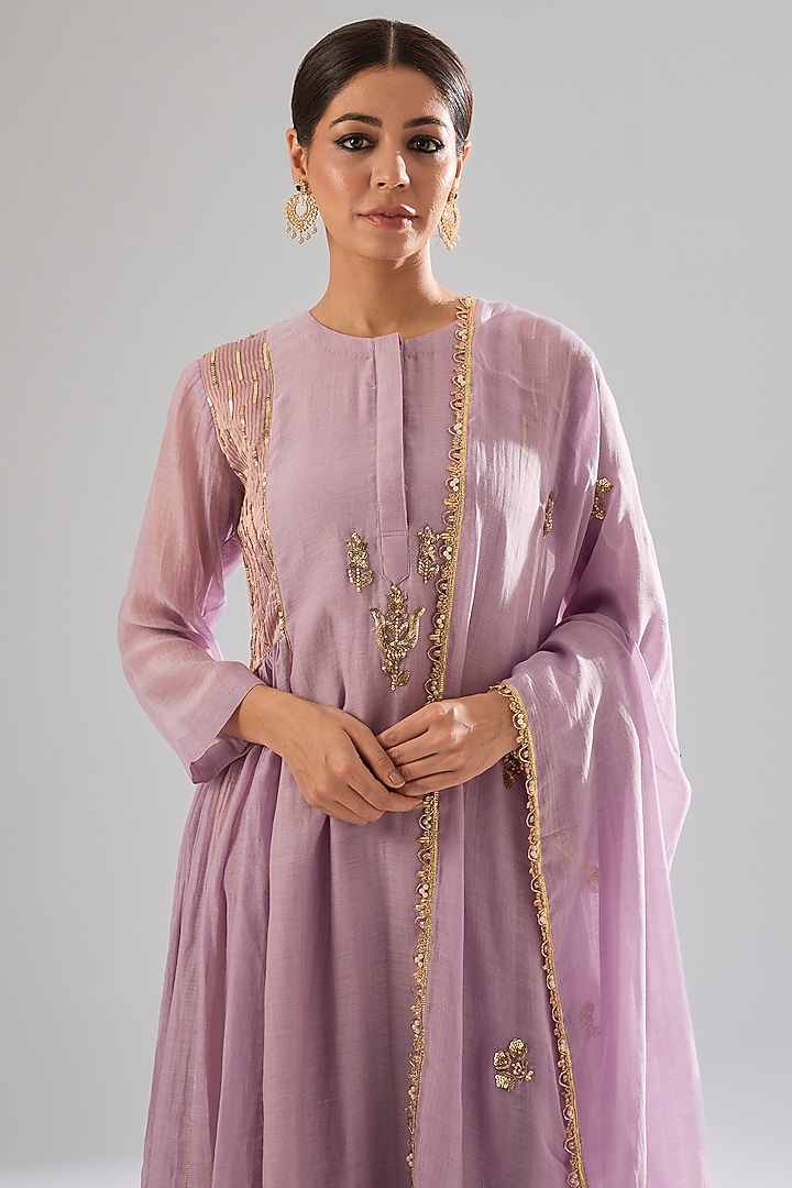 Mauve Chanderi Hand Embroidered Kurta Set by Sareeka H & Mukkta Dograa at Pernia's Pop Up Shop