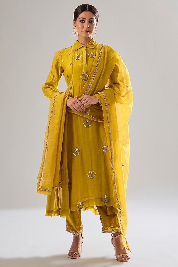 Mustard Chanderi Hand Embroidered Kurta Set by Sareeka H & Mukkta Dograa at Pernia's Pop Up Shop