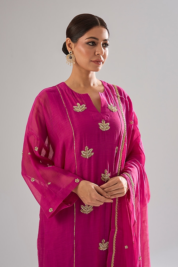 Dark Fuchsia Chanderi Hand Embroidered Kurta Set by Sareeka H & Mukkta Dograa at Pernia's Pop Up Shop