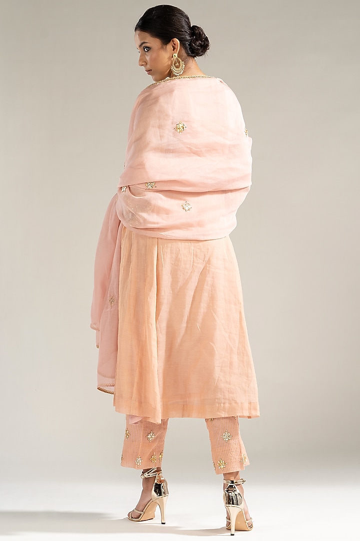 Powder Pink Chanderi Tissue Gota & Pearl Embroidered Kurta Set by Sareeka H & Mukkta Dograa at Pernia's Pop Up Shop