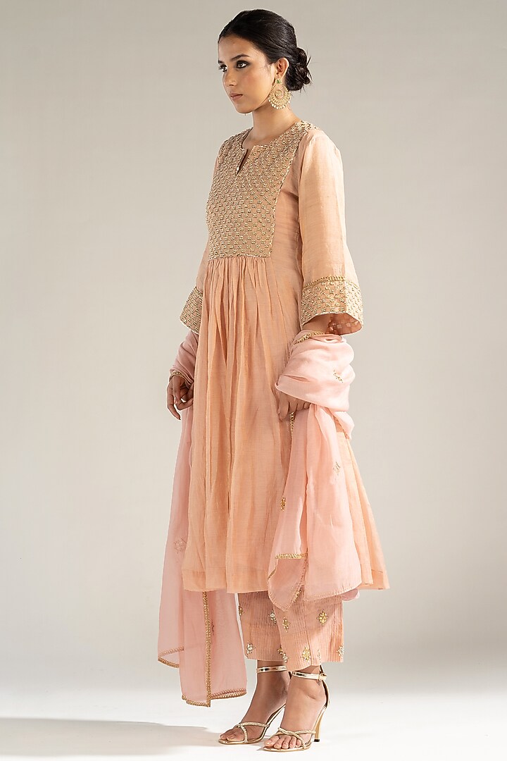 Powder Pink Chanderi Tissue Gota & Pearl Embroidered Kurta Set by Sareeka H & Mukkta Dograa at Pernia's Pop Up Shop