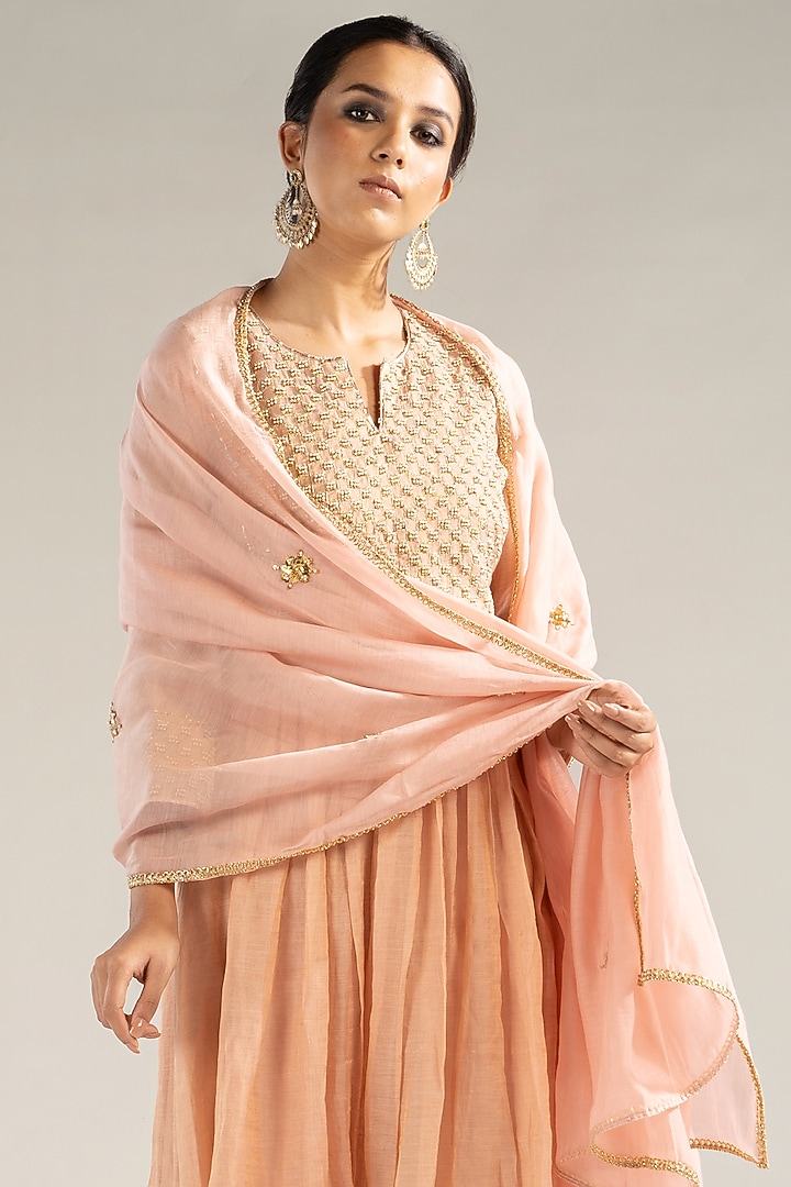 Powder Pink Chanderi Tissue Gota & Pearl Embroidered Kurta Set by Sareeka H & Mukkta Dograa at Pernia's Pop Up Shop