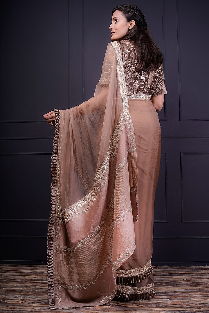 Dusty Gold Organza & Velvet Zardosi Embroidered Wedding Saree Set by Srota By Srishti Aggarwal at Pernia's Pop Up Shop