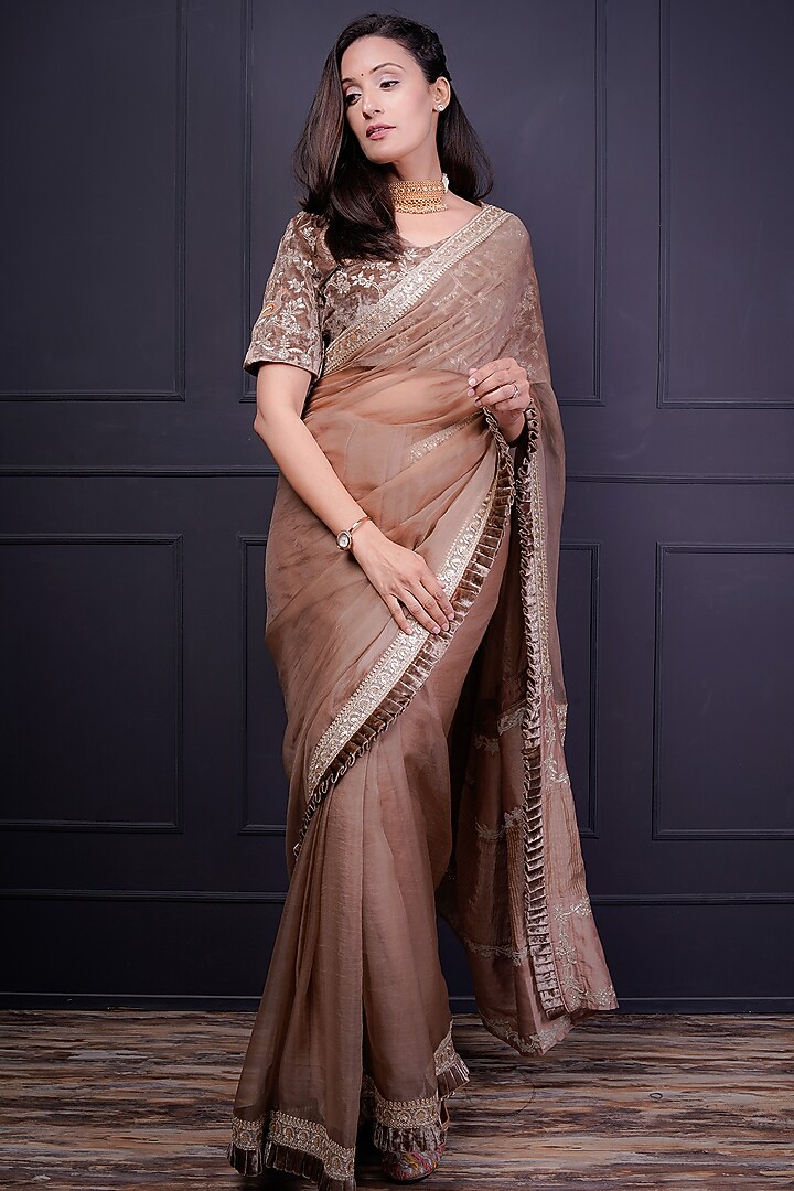 Dusty Gold Organza & Velvet Zardosi Embroidered Wedding Saree Set by Srota By Srishti Aggarwal at Pernia's Pop Up Shop