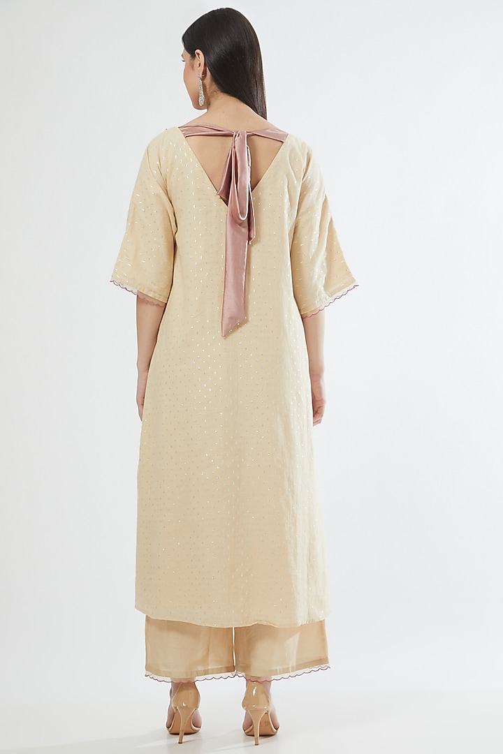 Ivory Chanderi Embellished Kurta Set by Srota By Srishti Aggarwal at Pernia's Pop Up Shop