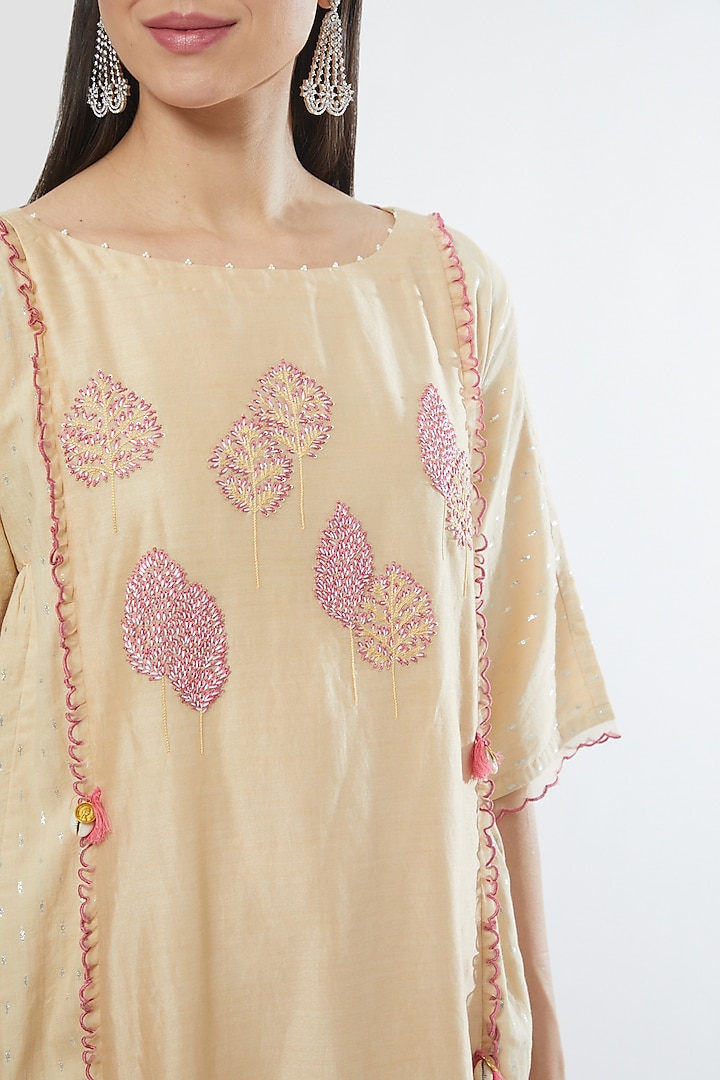 Ivory Chanderi Embellished Kurta Set by Srota By Srishti Aggarwal at Pernia's Pop Up Shop
