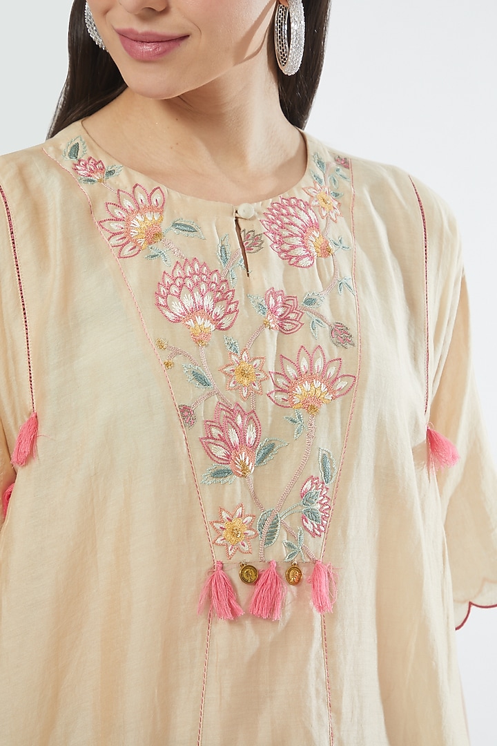 Ivory Embroidered Kurta Set by Srota By Srishti Aggarwal at Pernia's Pop Up Shop
