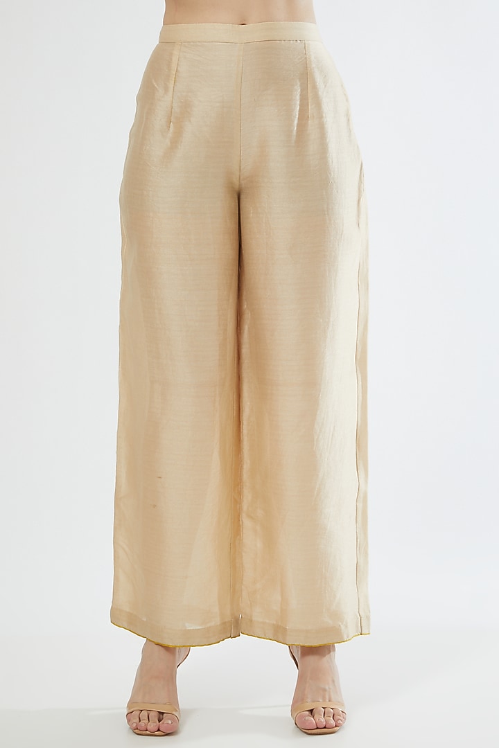 Ivory Embroidered Kurta Set by Srota By Srishti Aggarwal at Pernia's Pop Up Shop