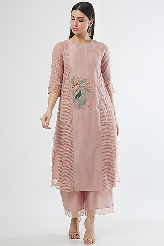 Powder Pink Embroidered Kurta Set by Srota By Srishti Aggarwal