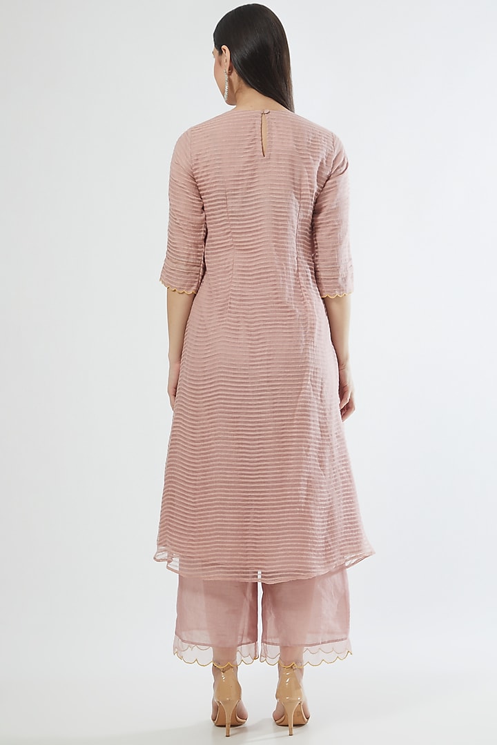 Powder Pink Embroidered Kurta Set by Srota By Srishti Aggarwal at Pernia's Pop Up Shop
