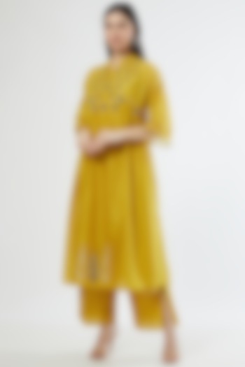 Yellow Embroidered Kurta Set by Srota By Srishti Aggarwal at Pernia's Pop Up Shop