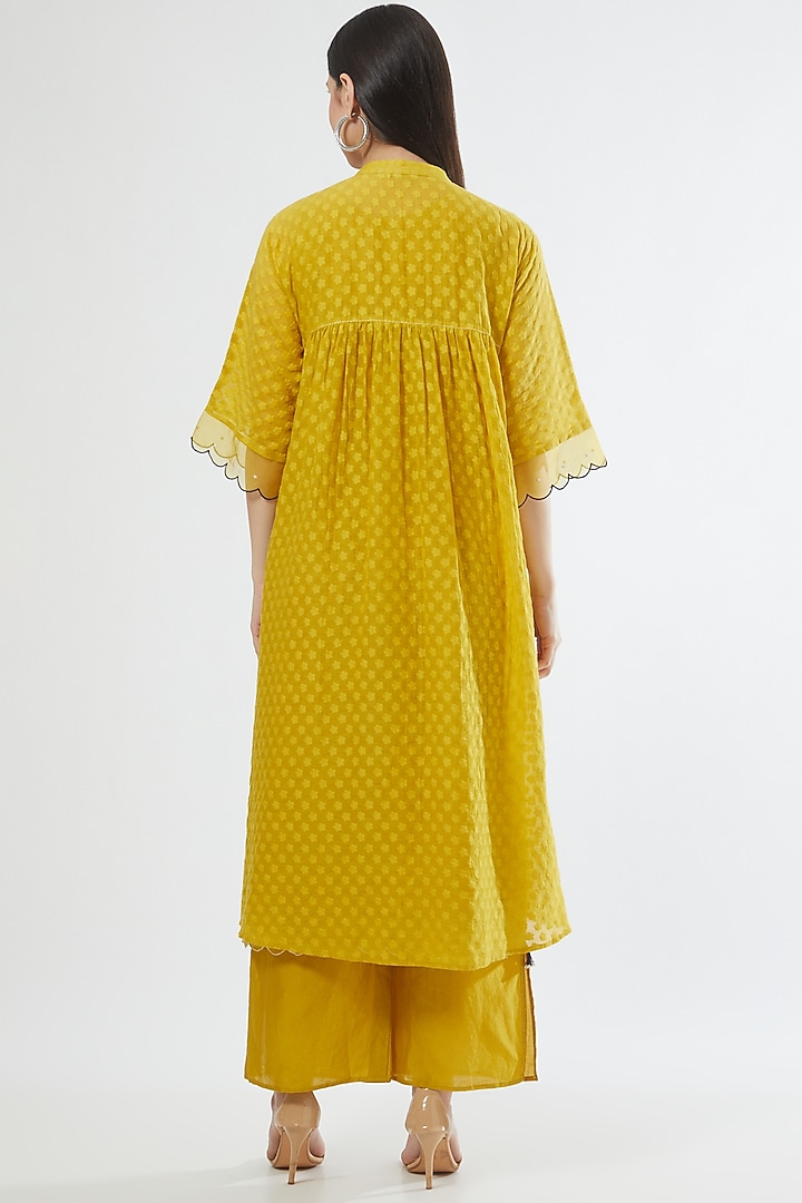 Yellow Embroidered Kurta Set by Srota By Srishti Aggarwal at Pernia's Pop Up Shop