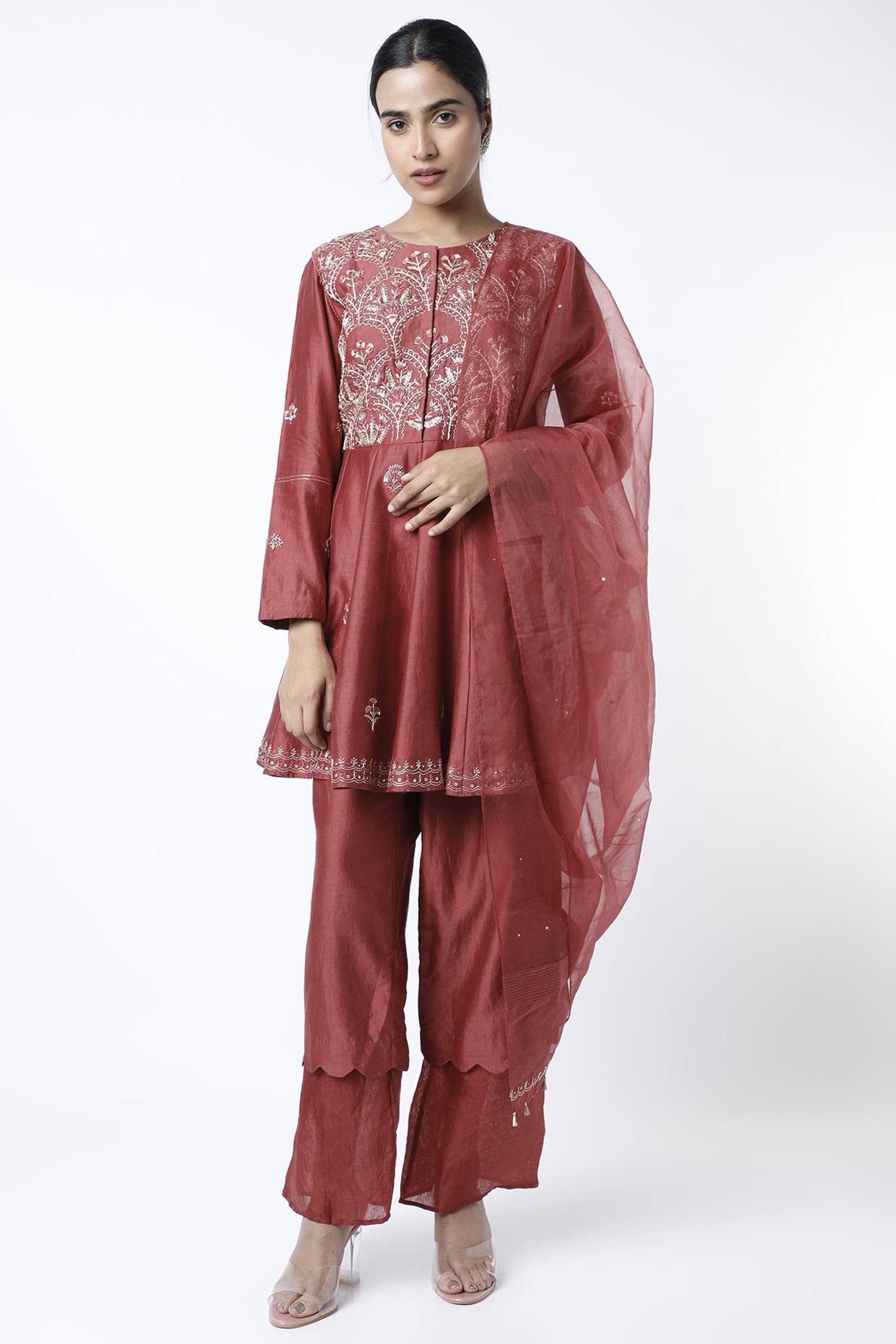 Red Embroidered Kurta Set by Srota By Srishti Aggarwal at Pernia's Pop Up Shop