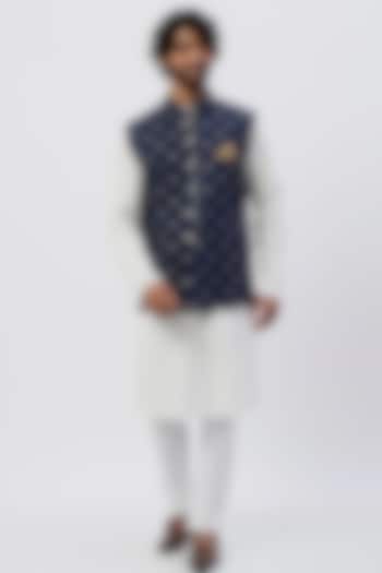 Navy Blue Silk Bundi Jacket With Pocket Square by Seirra Thakur
