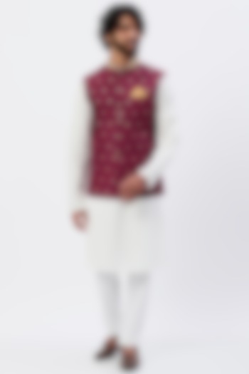 Magenta Silk Bundi Jacket With Pocket Square by Seirra Thakur