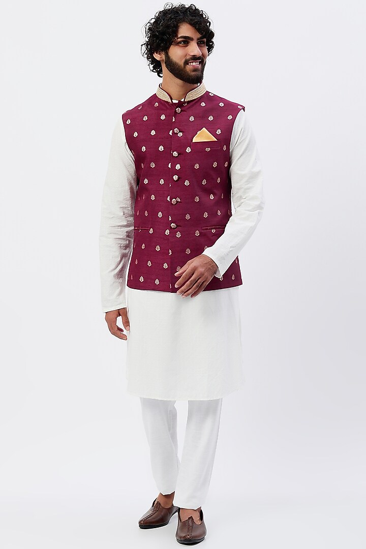 Magenta Silk Bundi Jacket With Pocket Square by Seirra Thakur