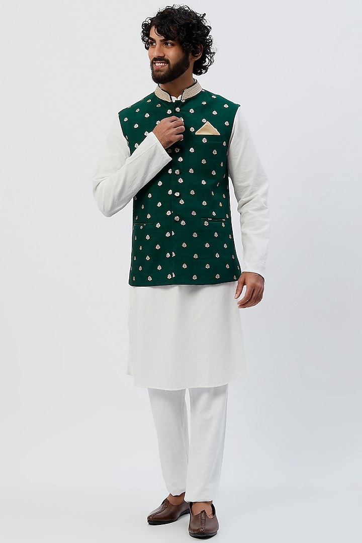 Emerald Green Silk Bundi Jacket With Pocket Square by Seirra Thakur