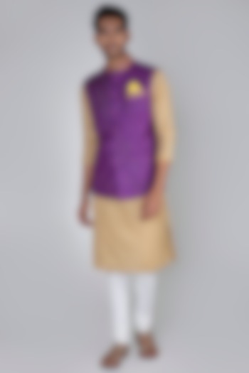Brinjal Purple Embroidered Bandhani Bundi Jacket by Seirra Thakur
