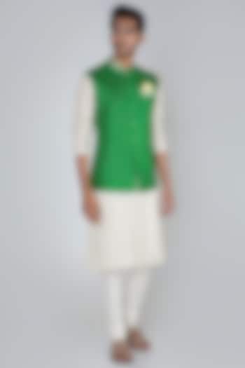 Parrot Green Embroidered Bandhani Bundi Jacket by Seirra Thakur