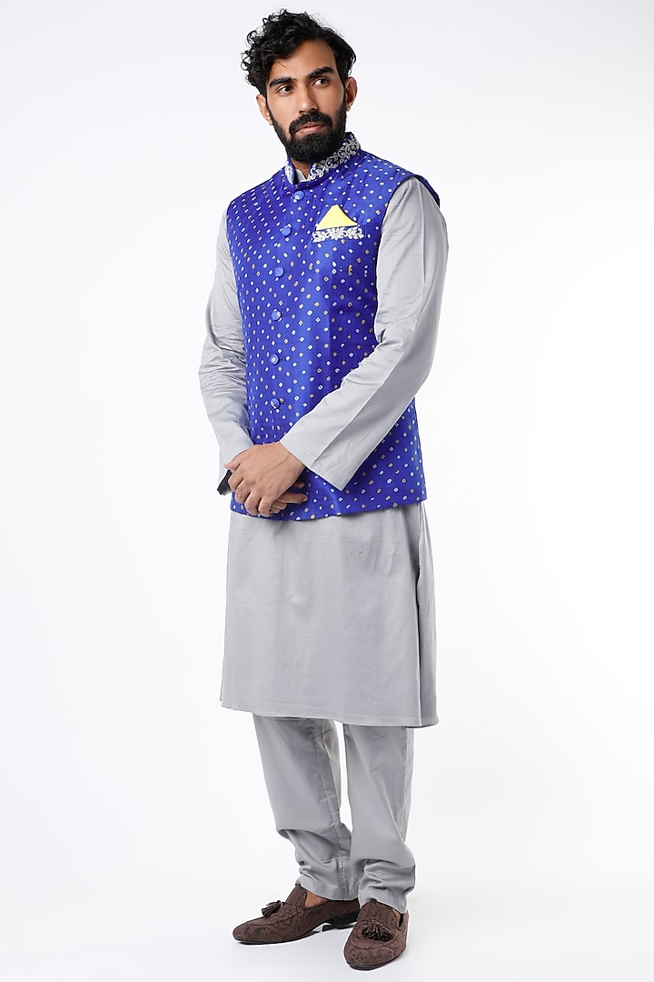 Blue Bandhani Printed Bundi Jacket by Seirra Thakur