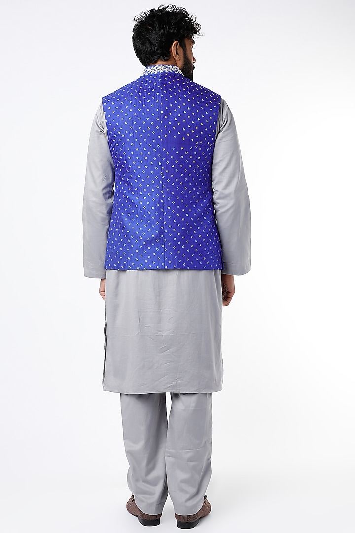 Blue Pure Silk Thread Embroidered & Bandhani Printed Bundi Jacket by Seirra Thakur at Pernia's Pop Up Shop