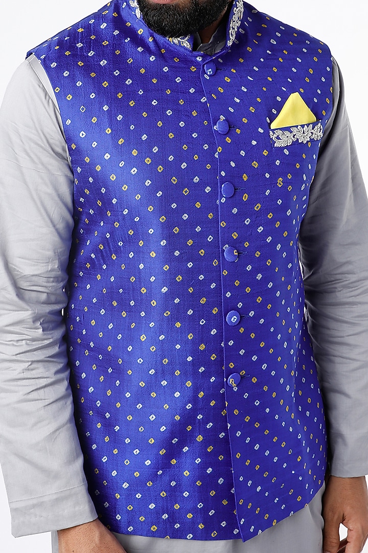 Blue Pure Silk Thread Embroidered & Bandhani Printed Bundi Jacket by Seirra Thakur at Pernia's Pop Up Shop