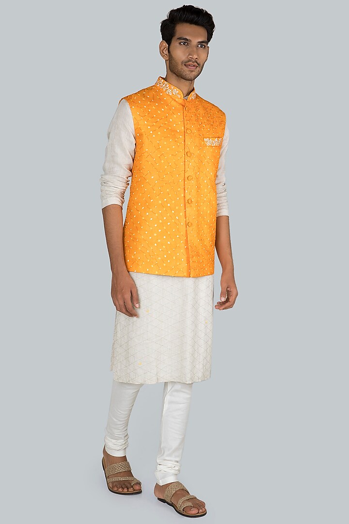 Light Orange Embroidered Bandhani Bundi Jacket by SEIRRA THAKUR