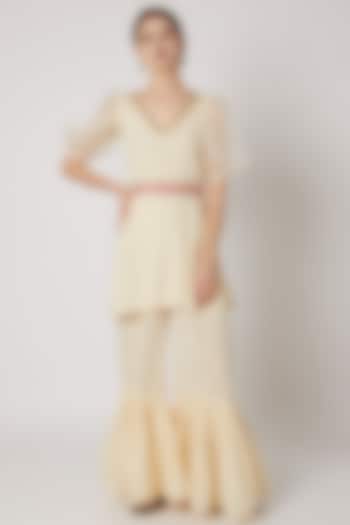 White Short Kurta With Flared Pants by A-Sha by Rishi & Vibhuti at Pernia's Pop Up Shop