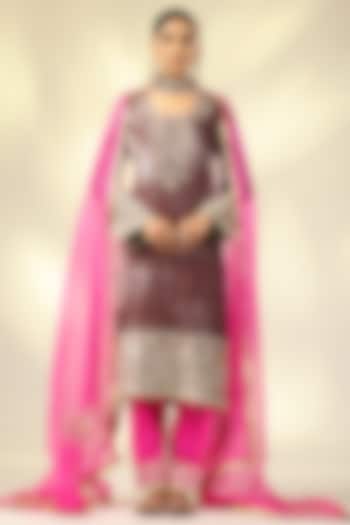 Light Pink Pure Silk Velvet Zari & Sequins Embroidered Kurta Set by Shivani Sabharwal