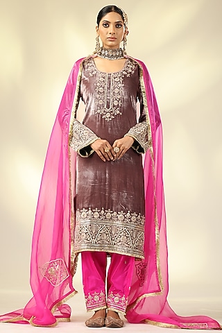 Light Pink Pure Silk Velvet Zari & Sequins Embroidered Kurta Set by Shivani Sabharwal