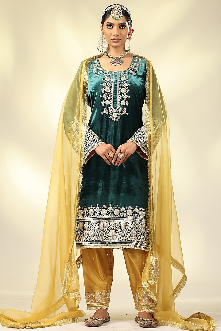 Emerald Green Pure Silk Velvet Zari & Sequins Embroidered Kurta Set by Shivani Sabharwal