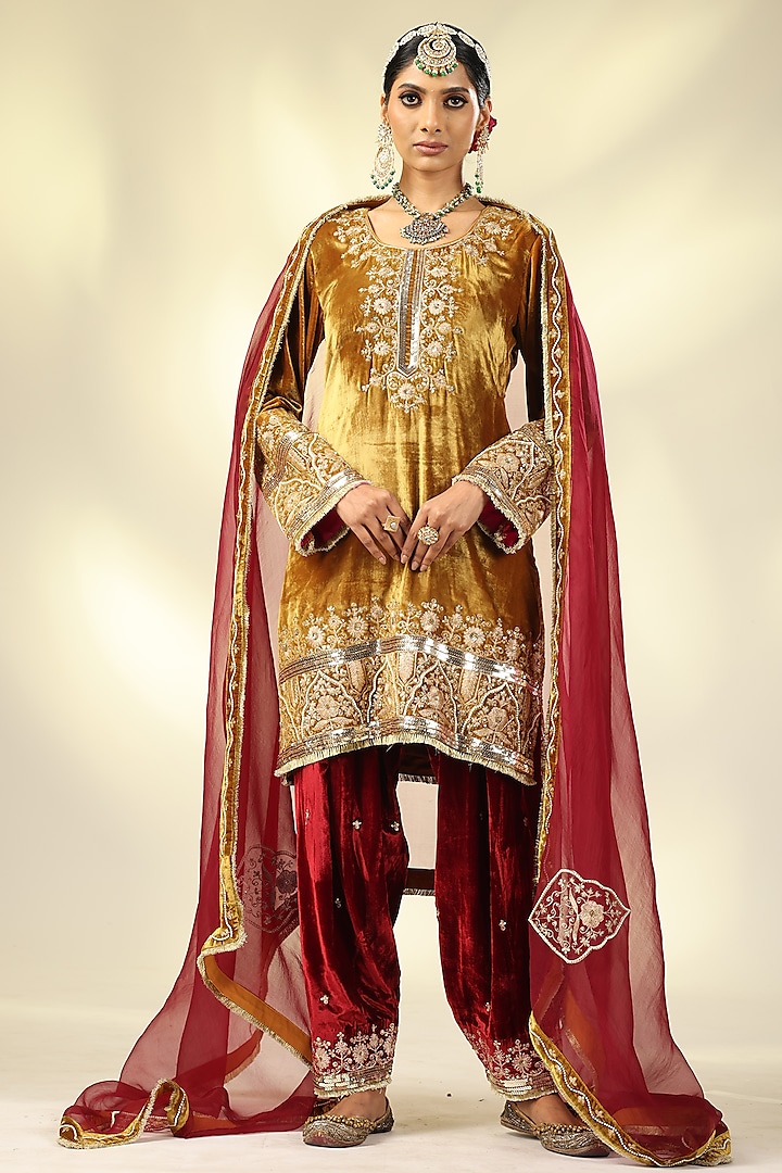 Golden Pure Silk Velvet Zari & Sequins Embroidered Kurta Set by Shivani Sabharwal