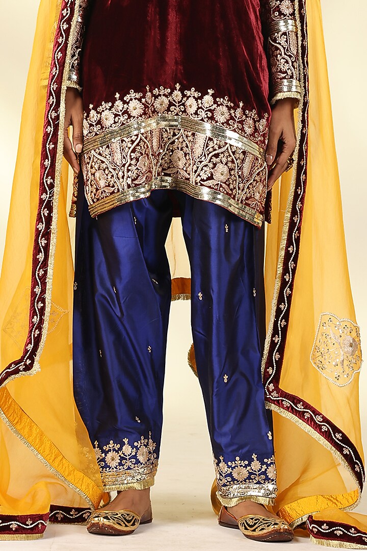 Maroon Pure Silk Velvet Zari & Sequins Embroidered Kurta Set by Shivani Sabharwal at Pernia's Pop Up Shop