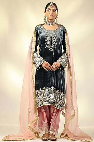 Black Pure Silk Velvet Zari & Sequins Embroidered Kurta Set by Shivani Sabharwal