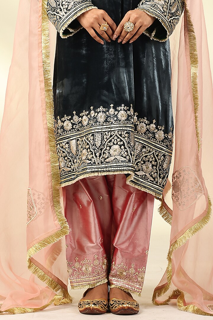 Black Pure Silk Velvet Zari & Sequins Embroidered Kurta Set by Shivani Sabharwal at Pernia's Pop Up Shop