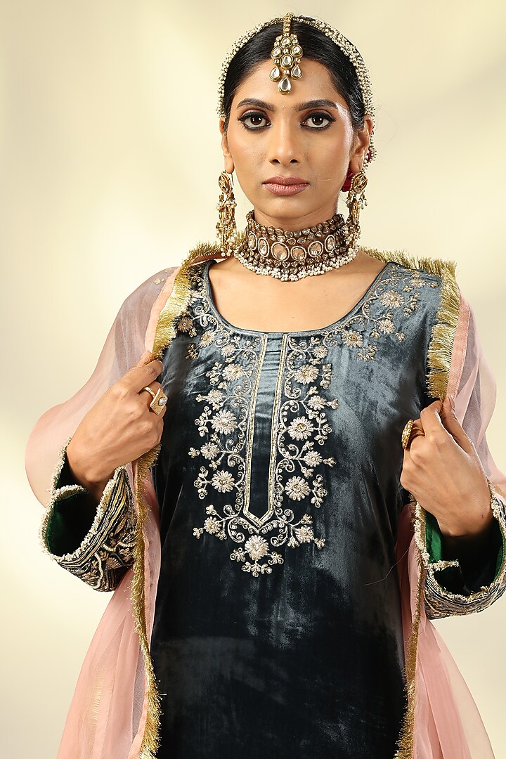 Black Pure Silk Velvet Zari & Sequins Embroidered Kurta Set by Shivani Sabharwal at Pernia's Pop Up Shop